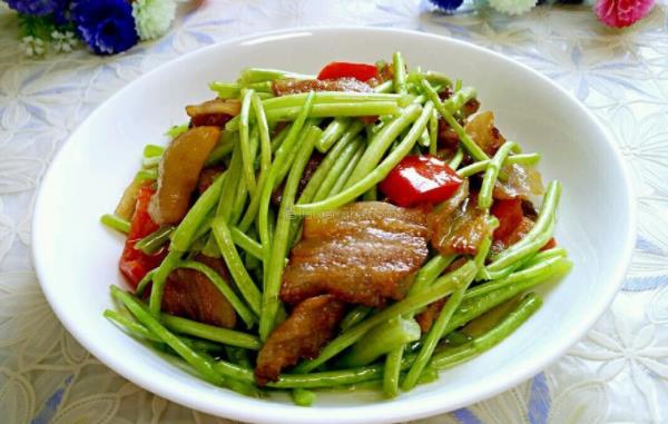 臘肉直接蒸還是用水煮，臘肉炒什么配菜好吃
