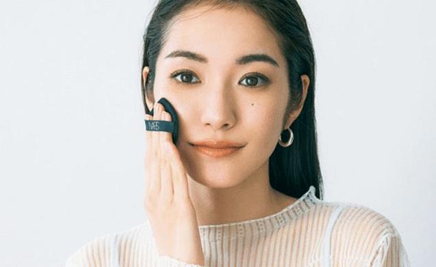 干皮定妝用散粉好還是定妝噴霧好