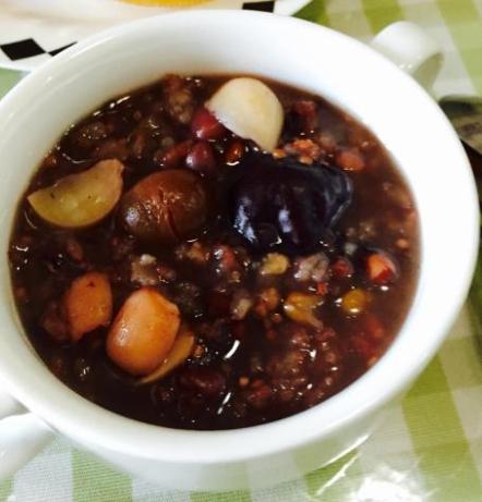 黑豆能和雞蛋一起吃嗎，黑豆打豆?jié){最佳搭配