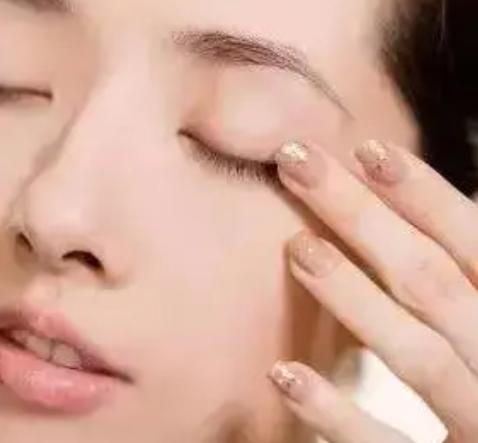 防止眼線暈妝的妙招，夏天出汗不暈的眼妝怎么畫