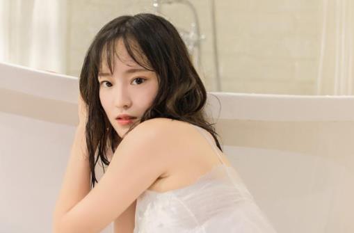 女人洗澡太久是潔癖嗎，女人為什么洗澡會(huì)洗那么久呢