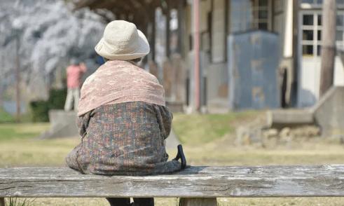 女人晚年獨處的好處，三種女人不宜找老伴