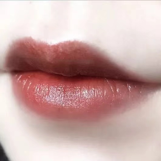 咬唇妝顯年輕嗎，哪些口紅顏色適合咬唇妝